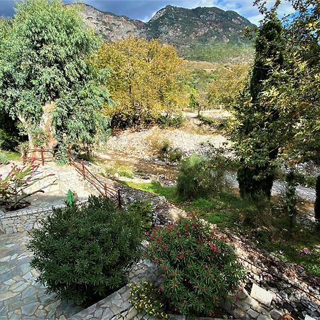 Steinturm Mit Dach-Terrasse Zwischen Fluss, Meer Und Gebirge- Spiti Pirgos Paralia Sergoulas المظهر الخارجي الصورة