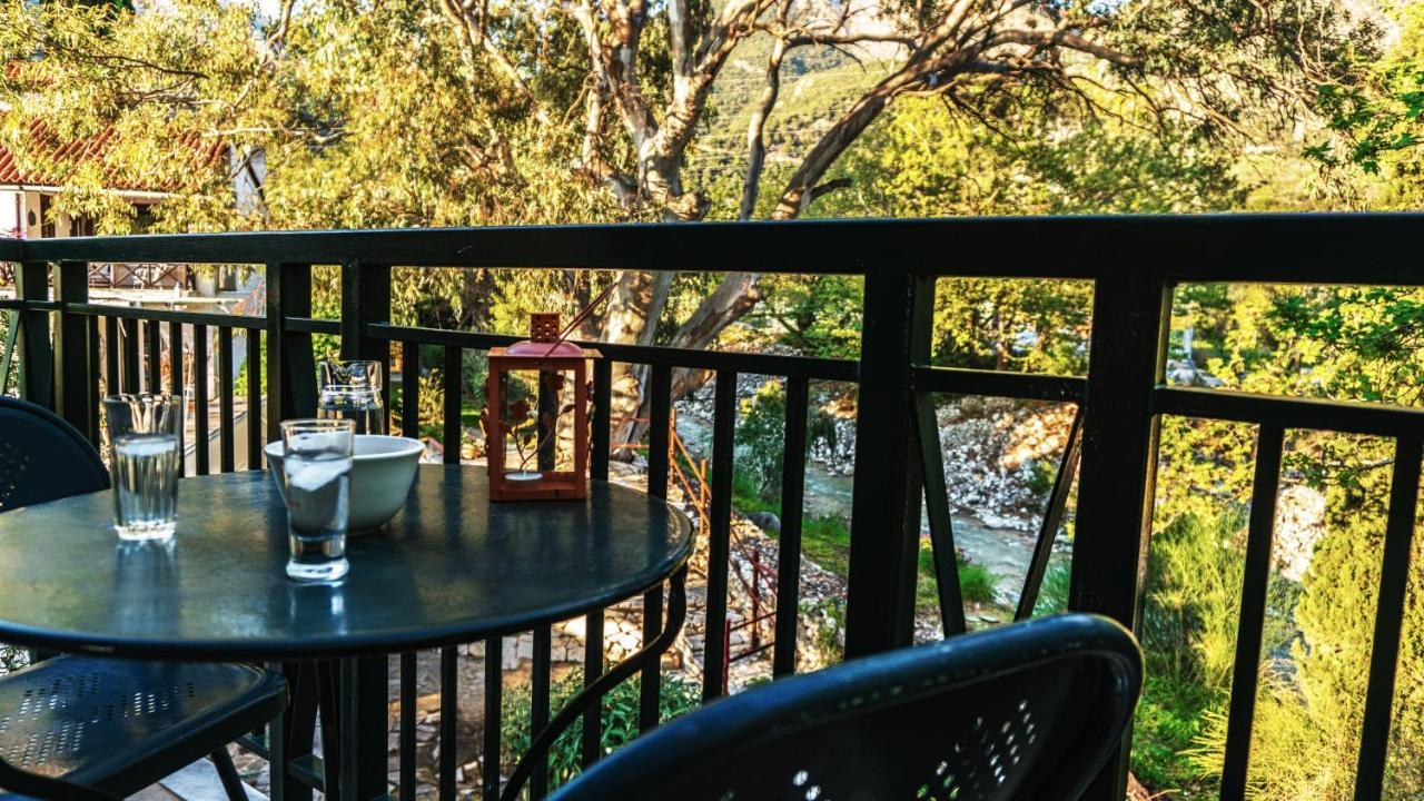Steinturm Mit Dach-Terrasse Zwischen Fluss, Meer Und Gebirge- Spiti Pirgos Paralia Sergoulas المظهر الخارجي الصورة